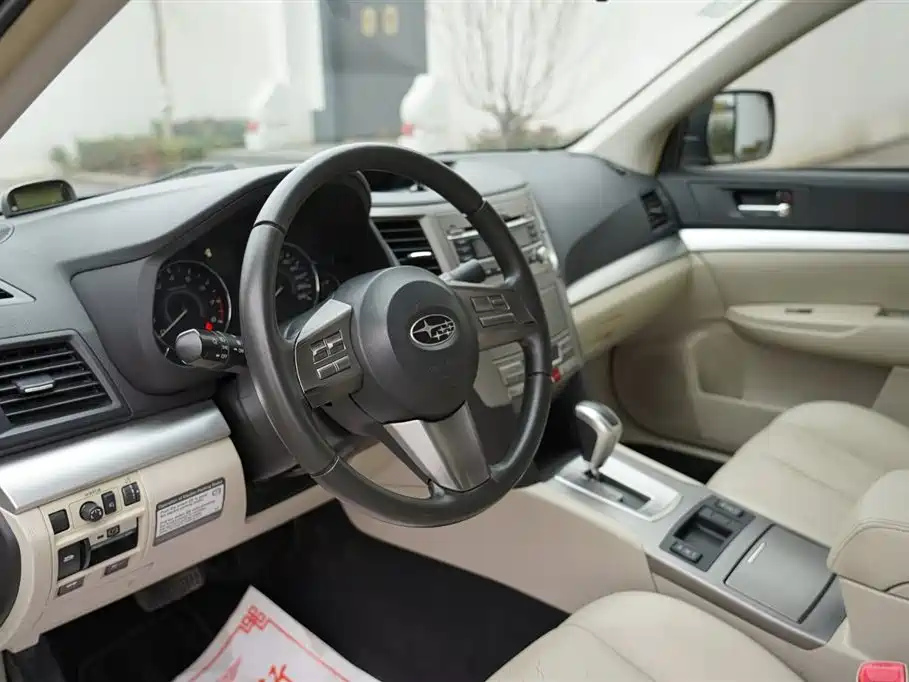 Subaru Legacy 2010 Model 2.0i Luxury фото 36