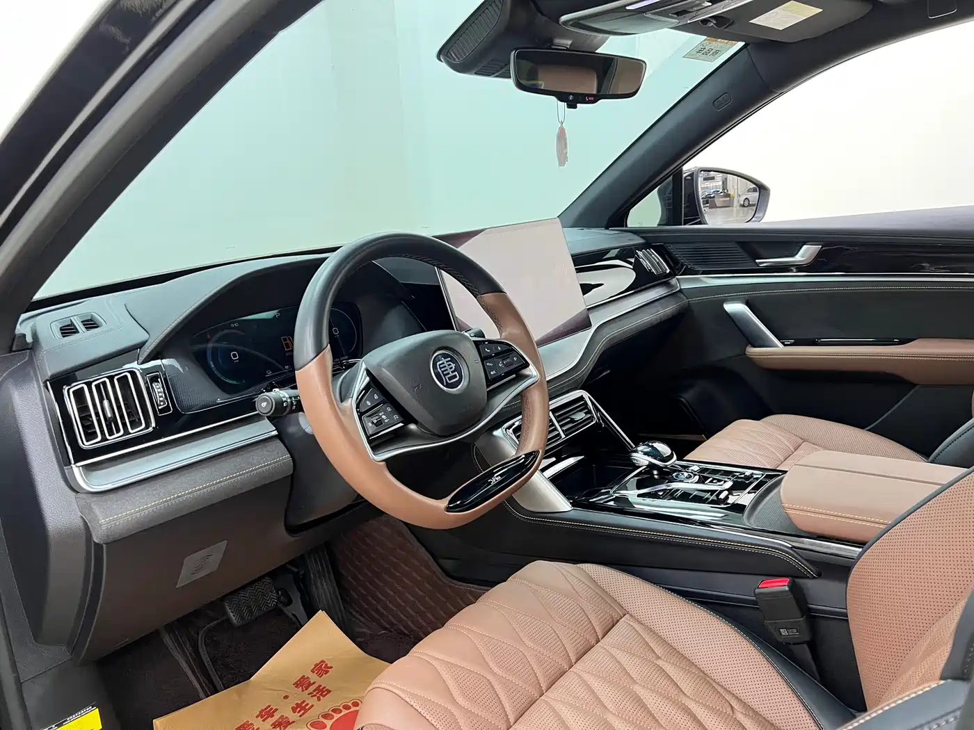 BYD Tang New Energy 2023 Model DM-i Champion Edition 112KM Deluxe фото 14