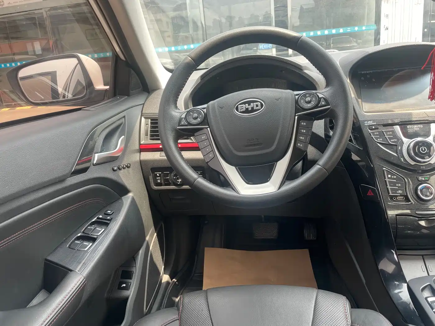 BYD Qin New Energy 2014 1.5T Cool Black Knight Flagship фото 12