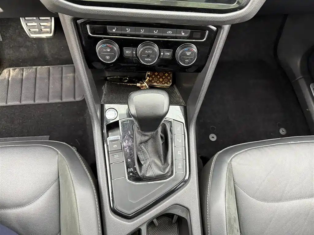 Volkswagen Tiguan L 2021 330TSI Automatic 2WD R-Line Premium фото 11