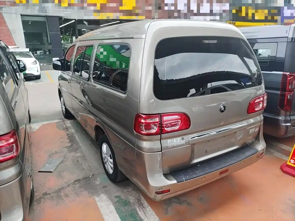 Dongfeng Fengxing Lingzhi 2025 2023 M5L 1.6L Basic 7-seater
