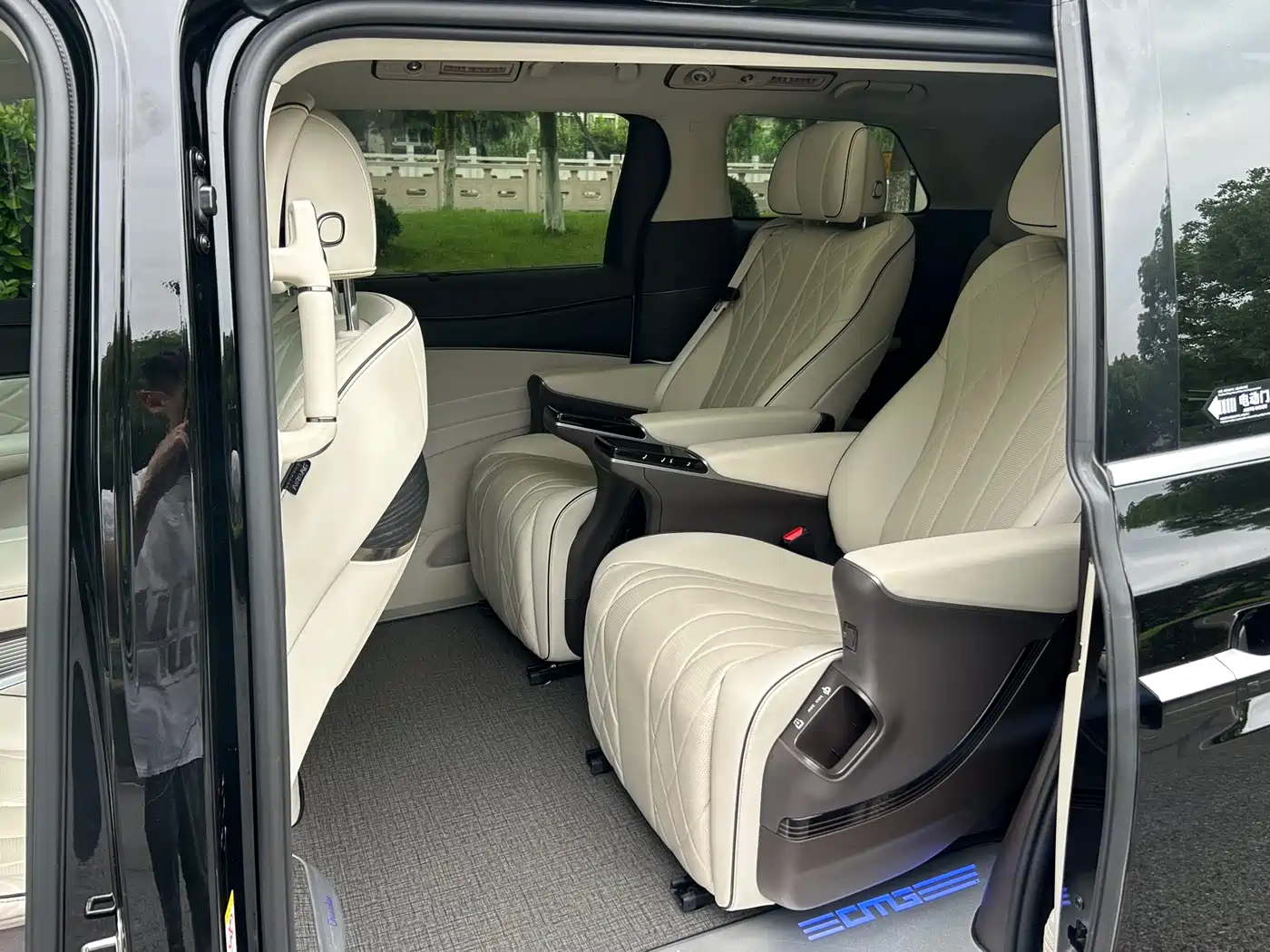 Denza D9 2024 DM-i 980 AWD Prestige фото 10