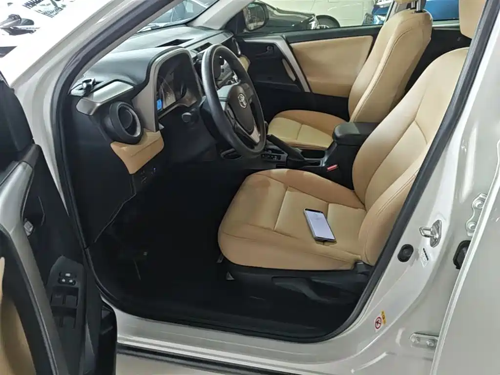 Toyota RAV4 Rongfang 2016 2.0L CVT 2WD Urban (China V) фото 15