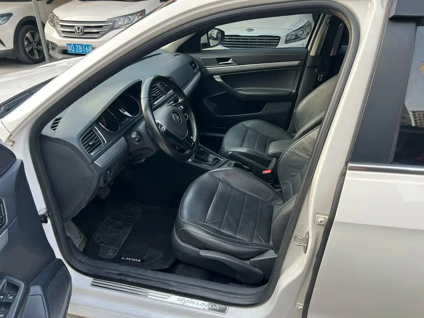 Volkswagen Lavida Tour 2017 180TSI DSG Comfort Edition фото 3