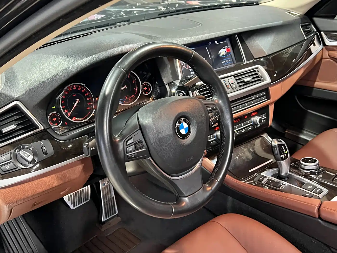BMW 5 Series 2017 525Li Leading Edition фото 12