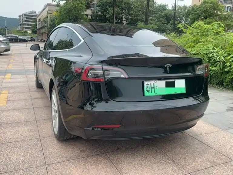 Фото 6 - Tesla Model 3