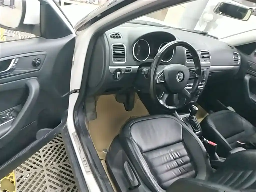 Škoda Yeti 2014 1.8TSI DSG Polar Edition фото 16