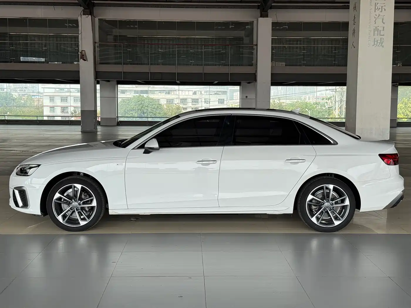 Audi A4L 2020 40 TFSI Fashion Dynamic Edition фото 3