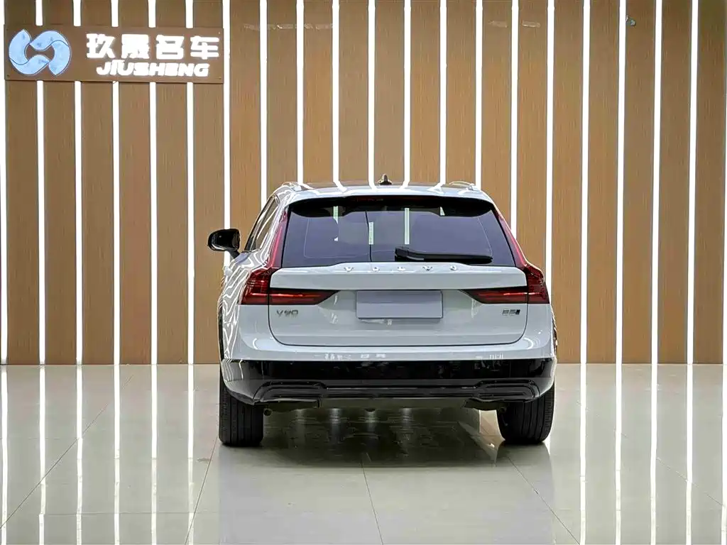 Фото 25 - Volvo V90