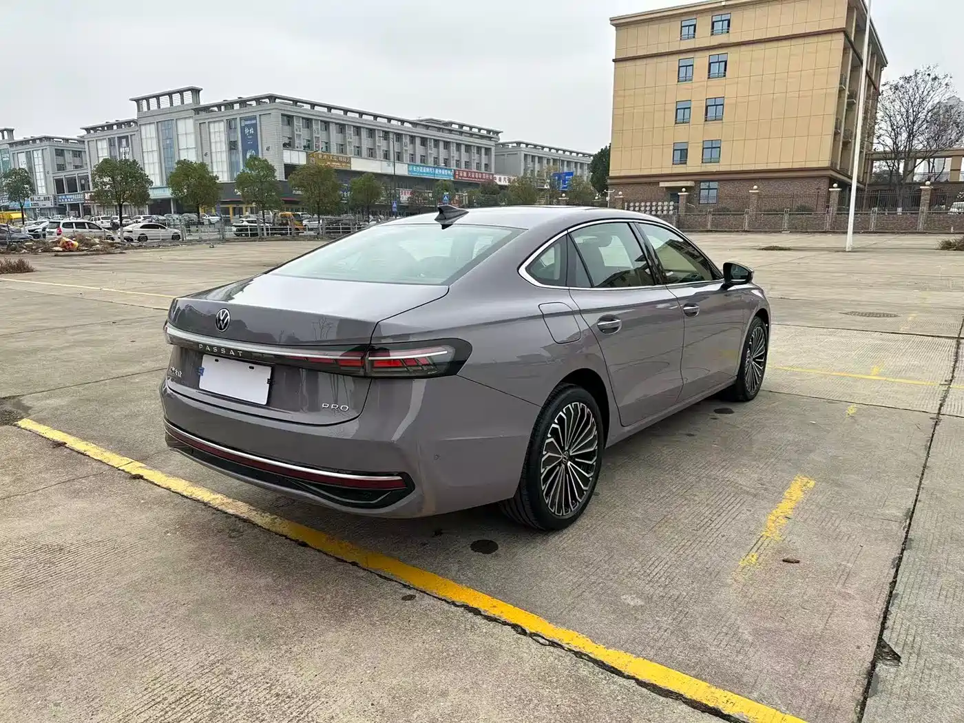 Volkswagen Passat 2025 Outstanding 380TSI Dragon Glory Edition фото 5