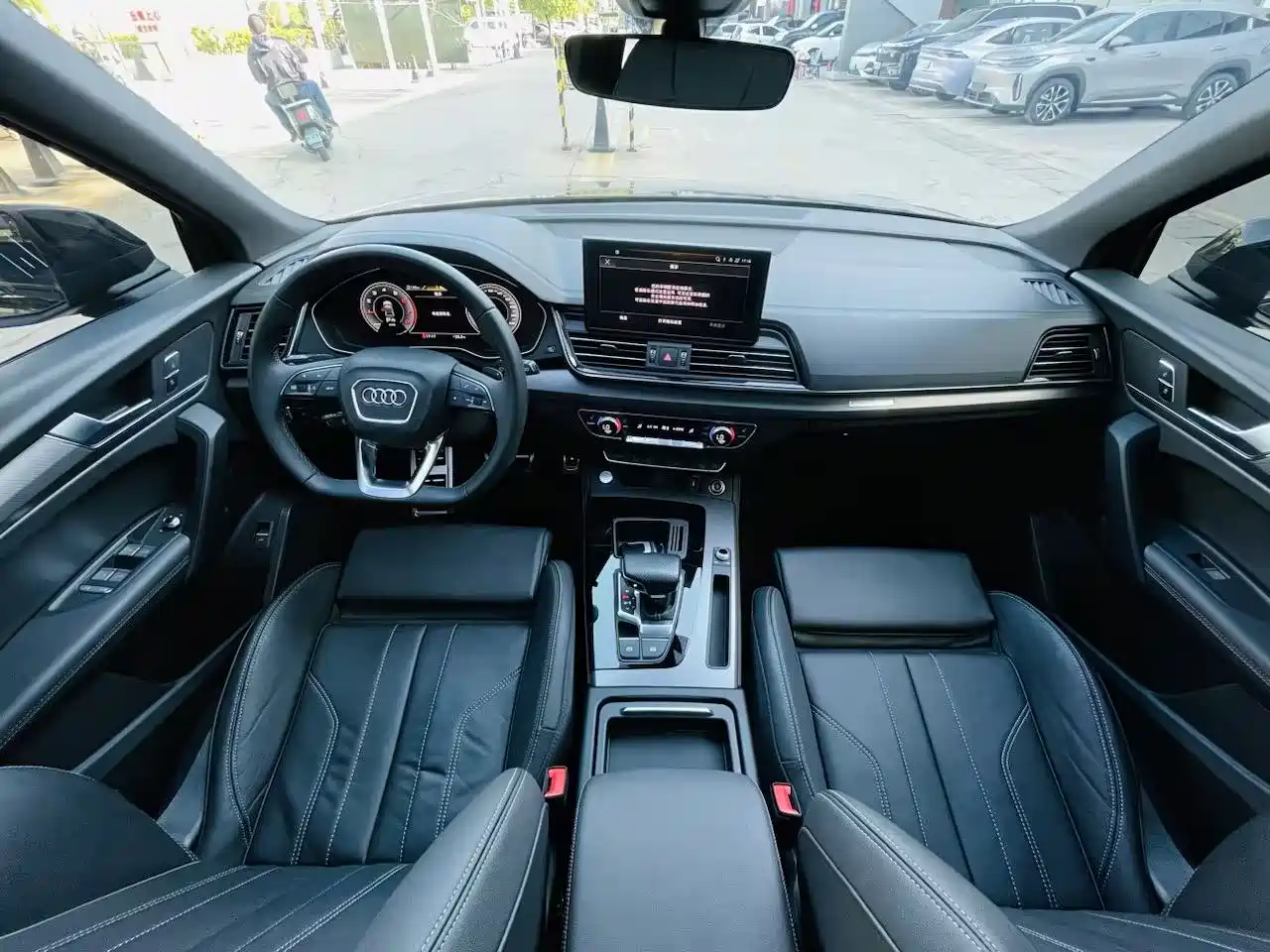 Audi Q5L 2024 Model 40 TFSI Luxury Dynamic фото 7