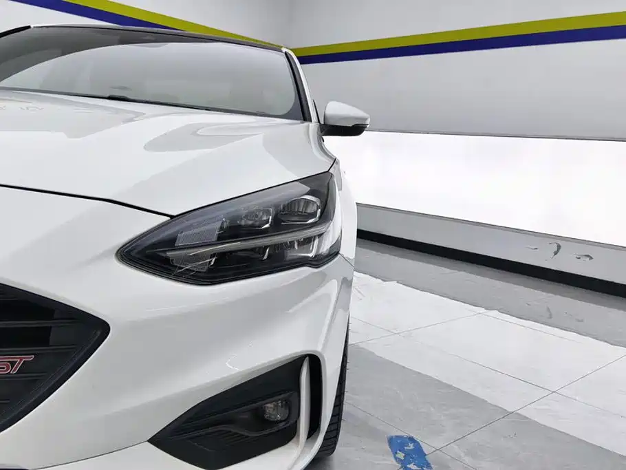 Ford Focus 2022 2021 Sedan EcoBoost 180 Auto ST Line