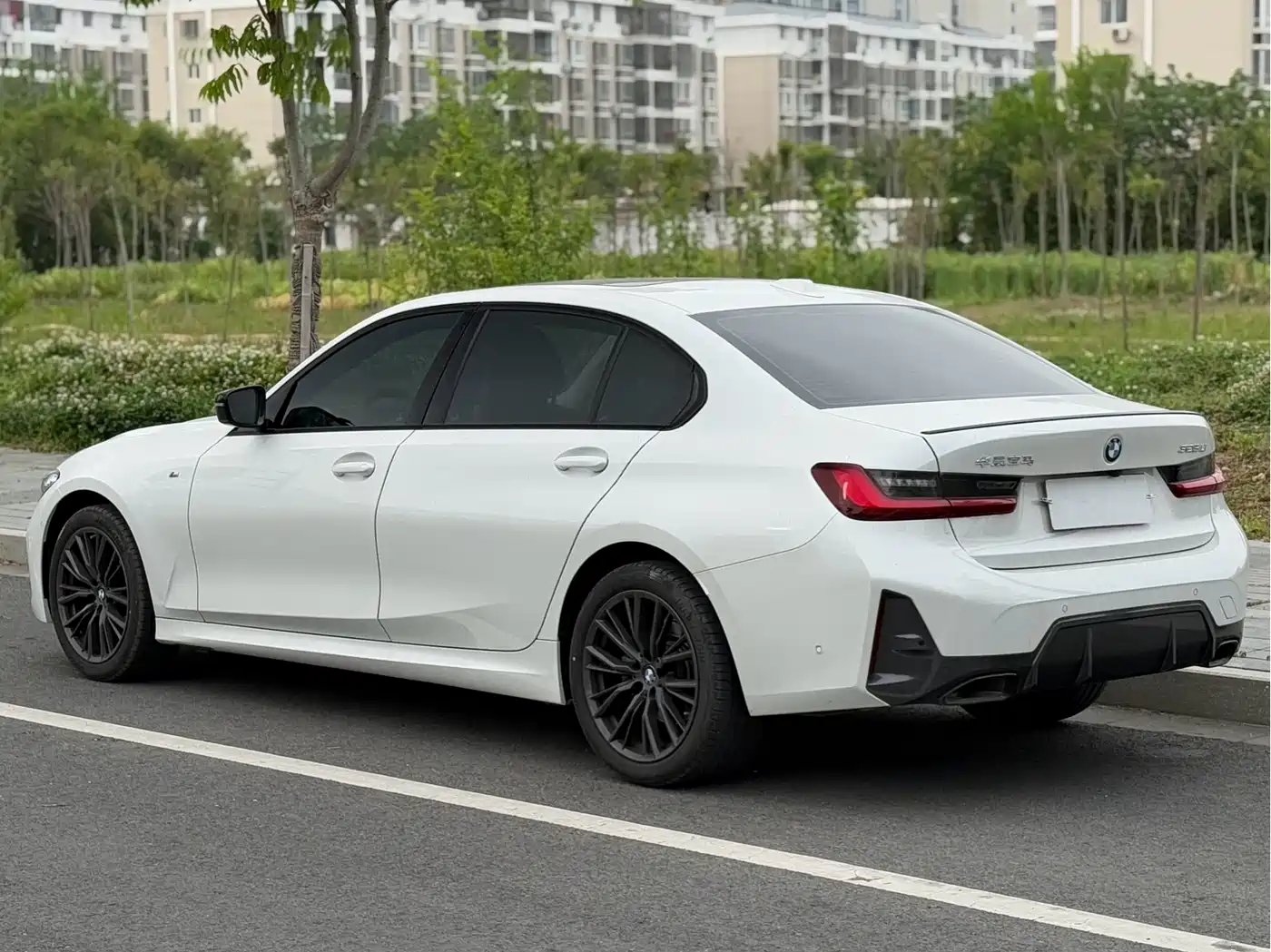 BMW 3 Series 2024 325Li M Sport Shadowline Package фото 14