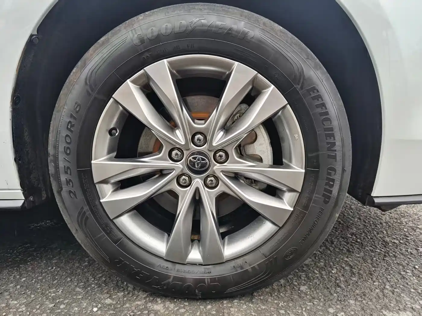 Toyota Sienna 2024 2.5L Hybrid 4WD Premium Edition фото 13