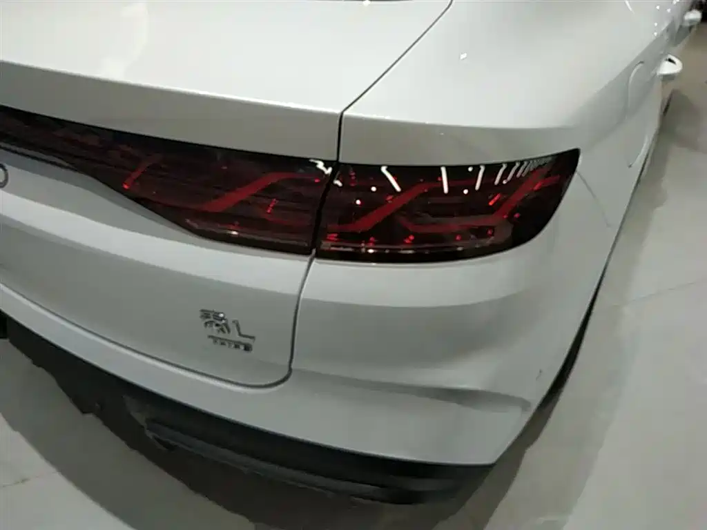 BYD Qin L 2025 DM-i Smart Drive Edition 80KM Leading фото 8