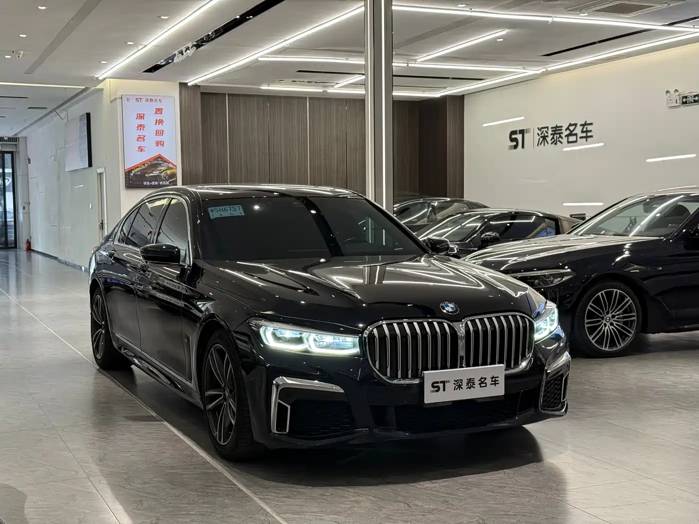 BMW 7 Series 2021 Model 730Li M Sport Package фото 3