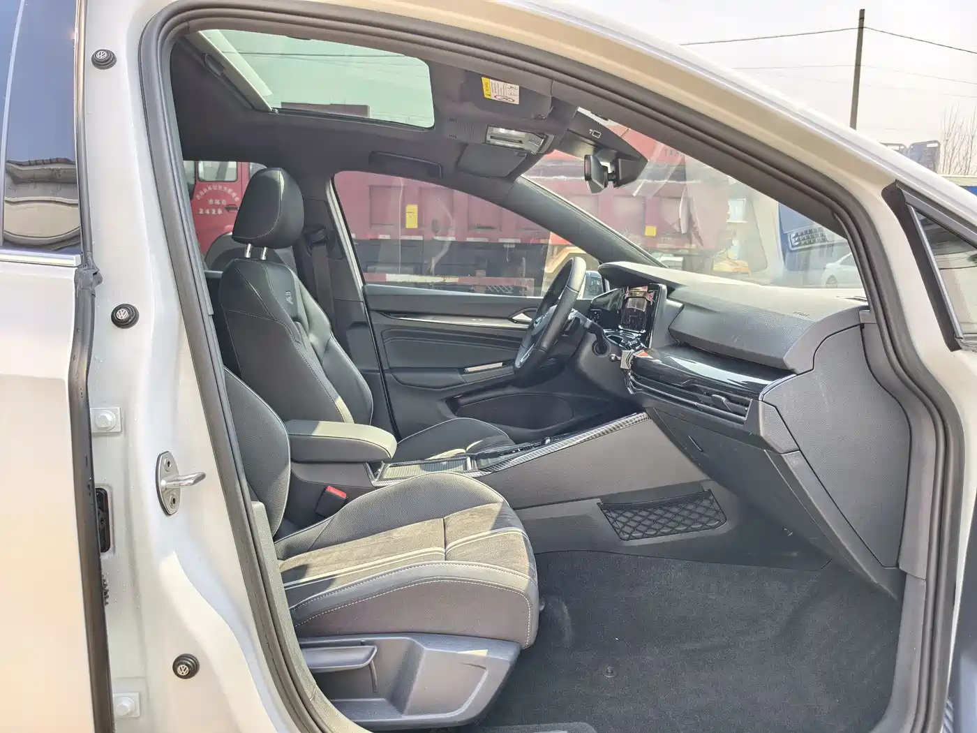 Volkswagen Golf 2023 Model 280TSI DSG R-Line фото 22