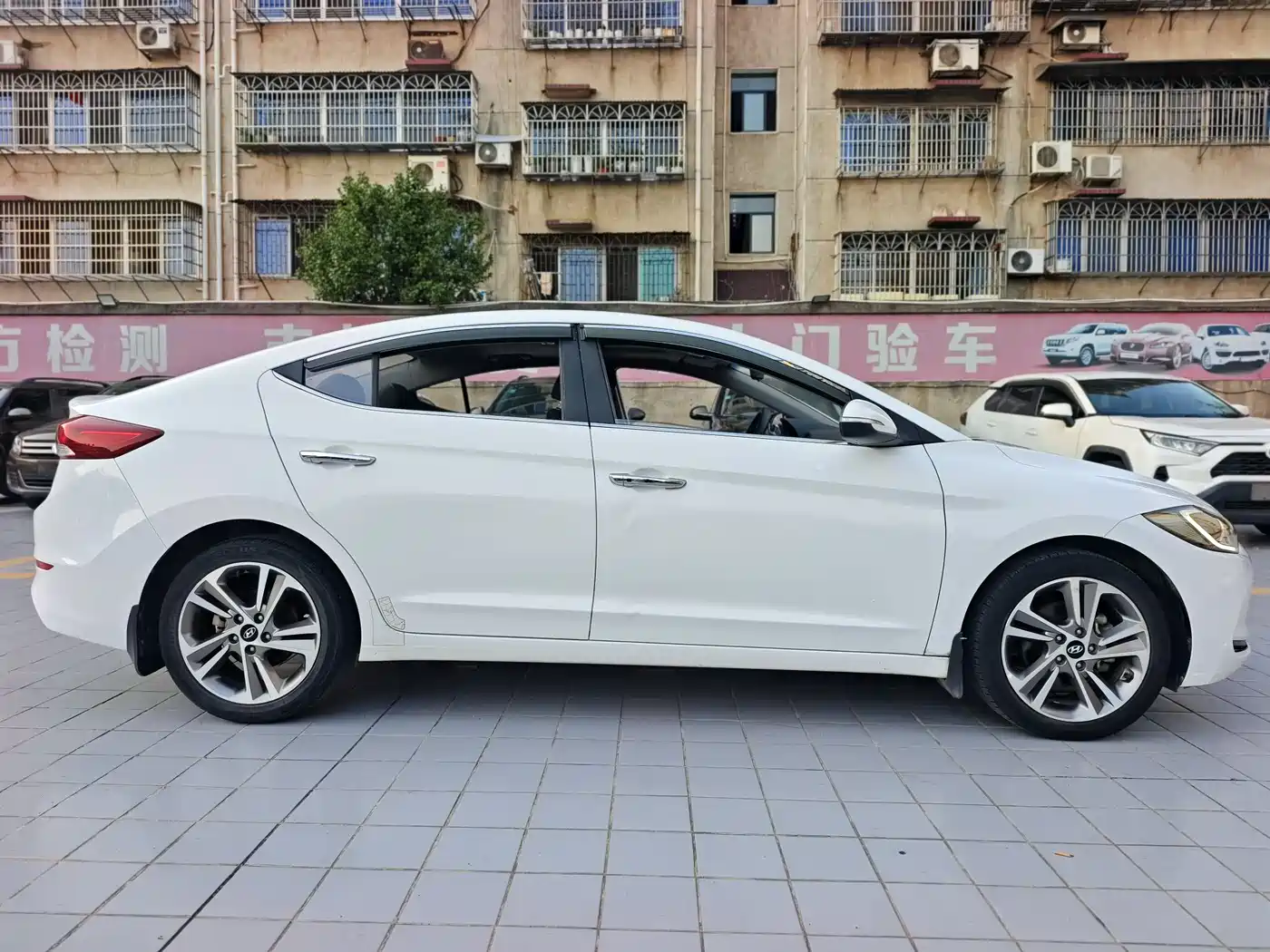 Hyundai Elantra 2016 Model 1.6L Automatic Smart Elite фото 5