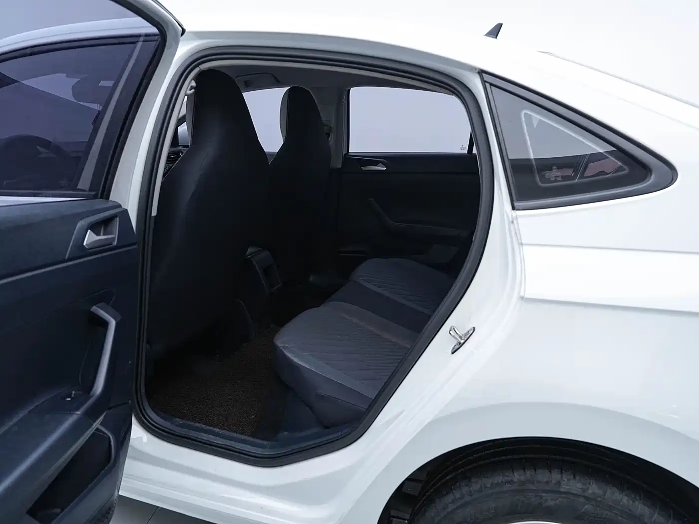 Volkswagen Lavida 2023 Xinrui 1.5L Auto Xinyi Edition фото 24