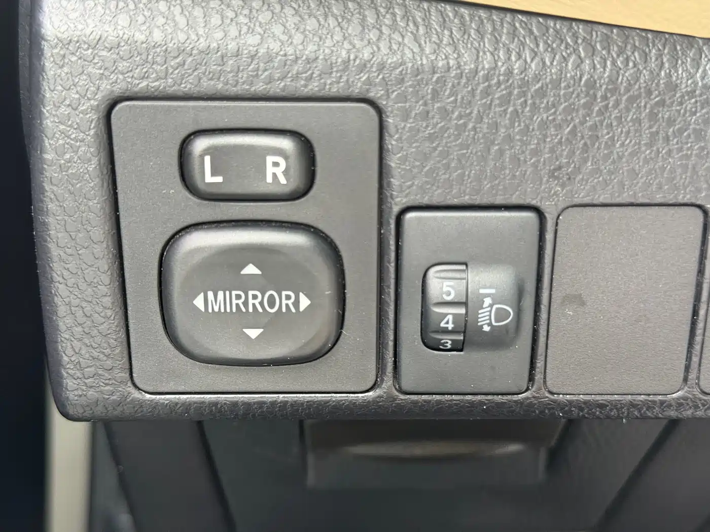 Toyota Levin 2015 1.6E CVT New Edge Edition фото 15