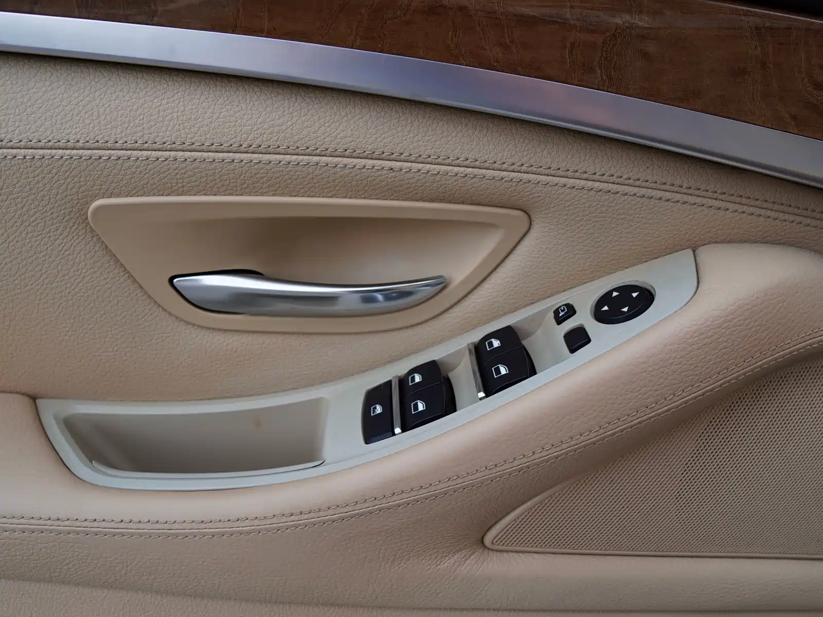 Photo 20 - BMW 5 Series