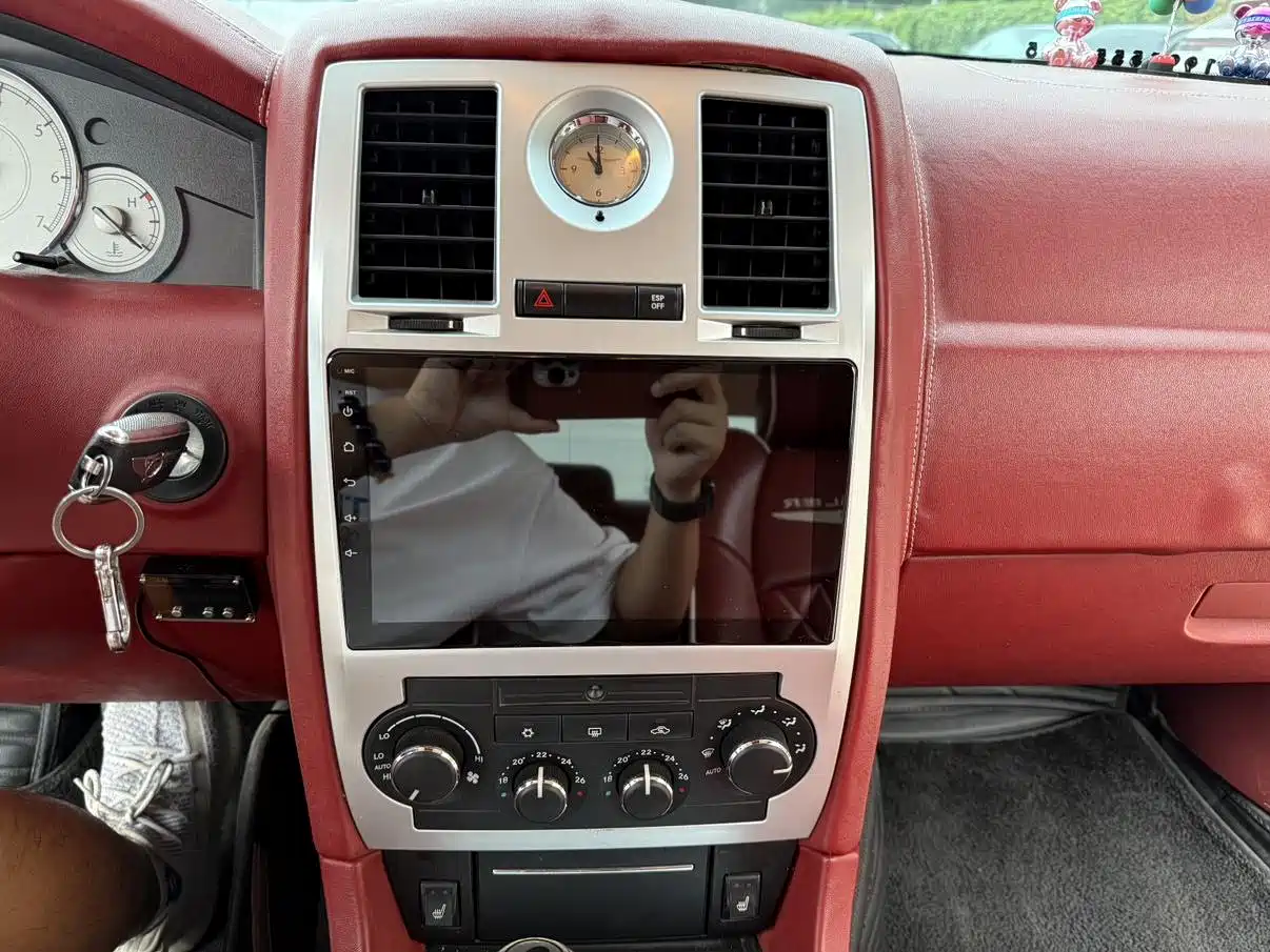 Chrysler 300C 2006 2006 Model 5.7L Luxury Navigator Edition
