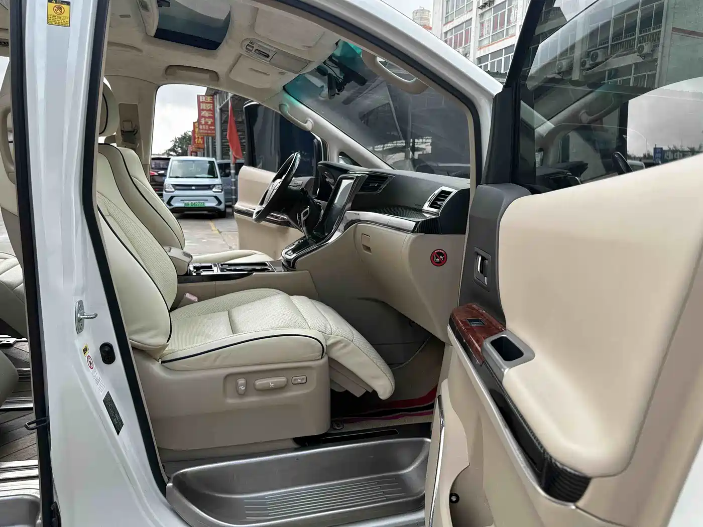 Toyota Alphard 2011 3.5L Luxury Edition фото 12