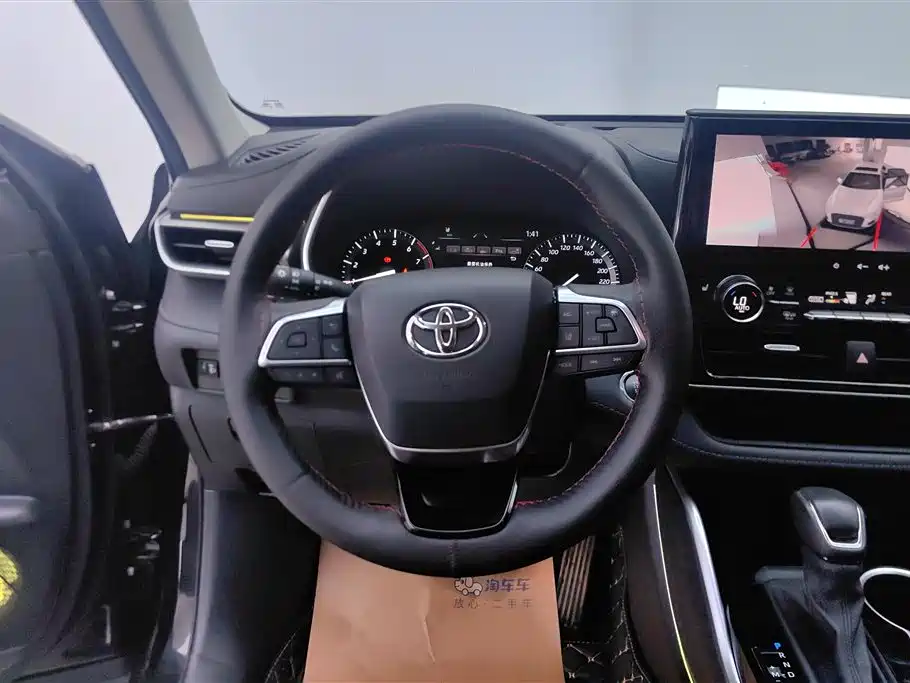 TOYOTA HIGHLANDER