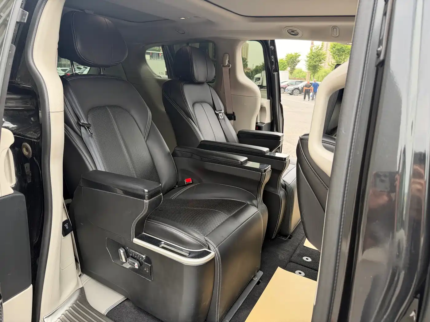 Chrysler Grand Voyager (Import) 2018 2017 3.6L Premium Edition