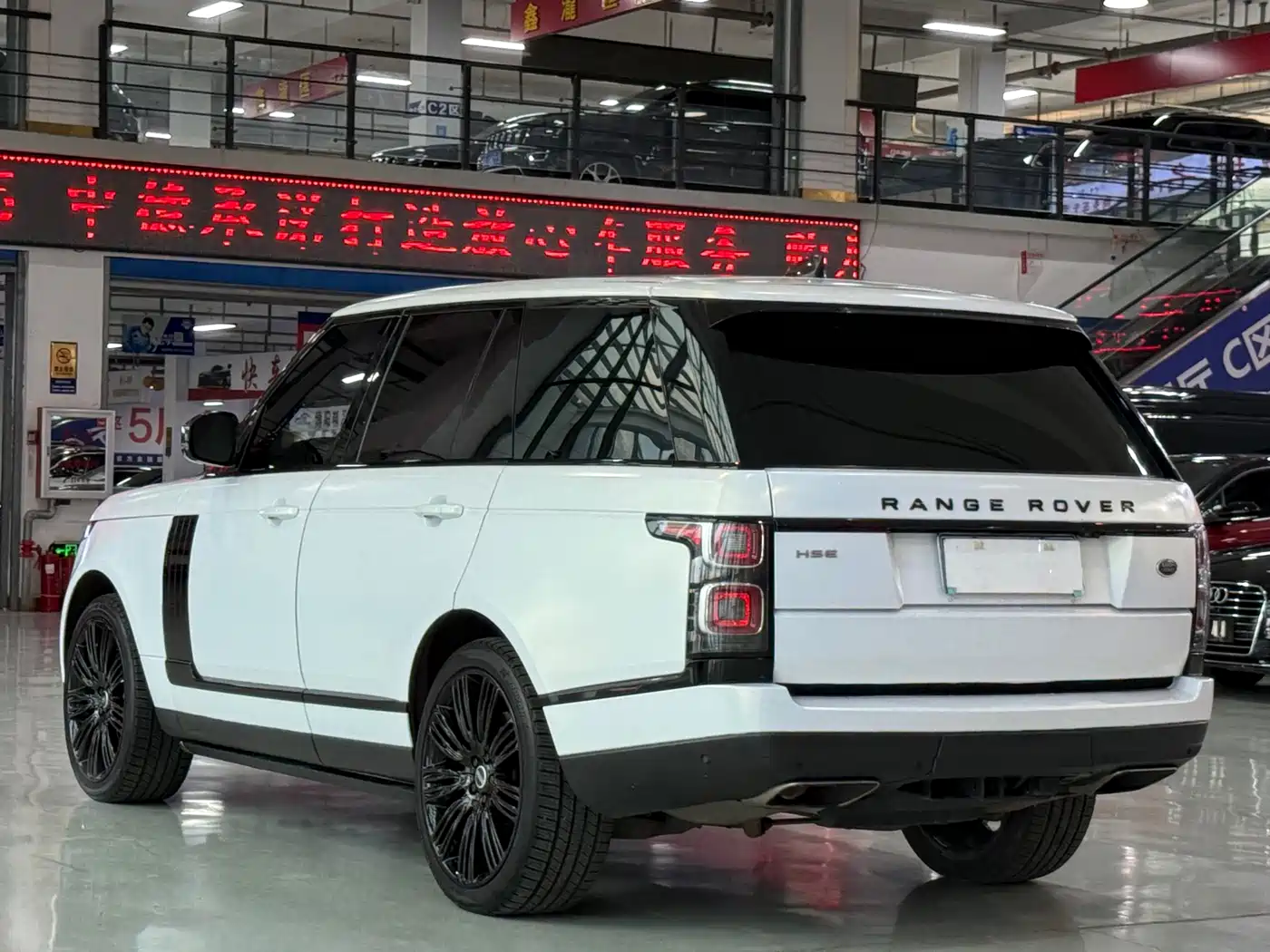 Land Rover Range Rover 2019 3.0 SCV6 Heritage Edition фото 8