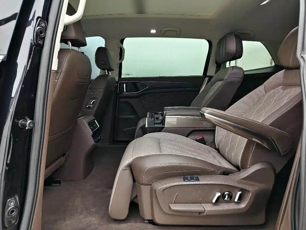 Volkswagen Viloran 2024 380TSI Executive Edition фото 7