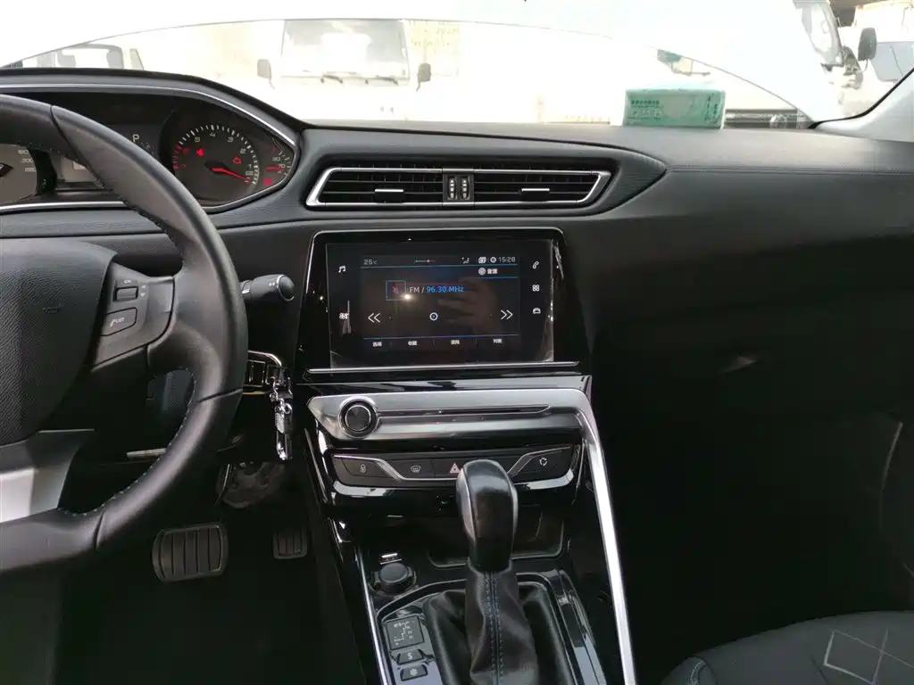 Peugeot 308 2016 1.6L Automatic Luxury фото 9