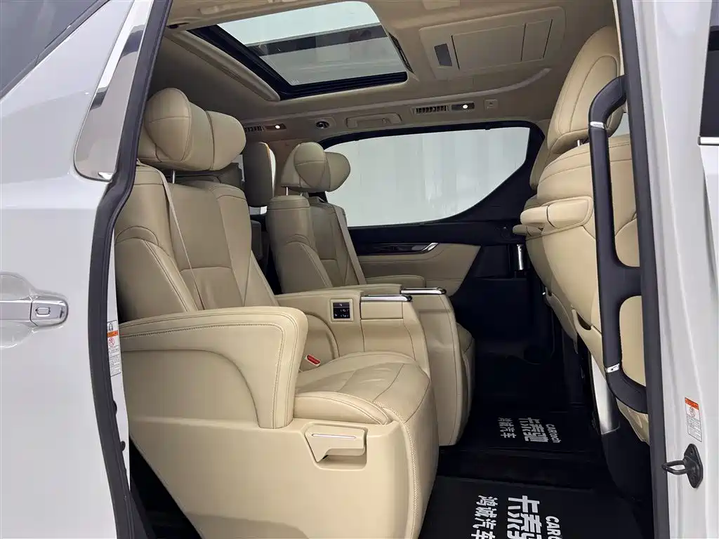 Toyota Alphard 2019 Hybrid 2.5L Luxury фото 25