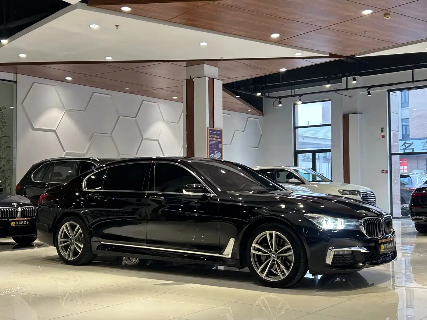 BMW 7 Series 2018 730Li Leading Type M Sport Package фото 4