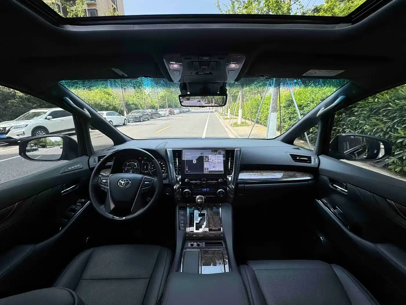 Toyota Alphard 2021 Hybrid 2.5L Ultimate фото 12
