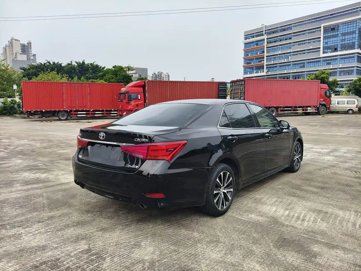 Фото 6 - Toyota Crown