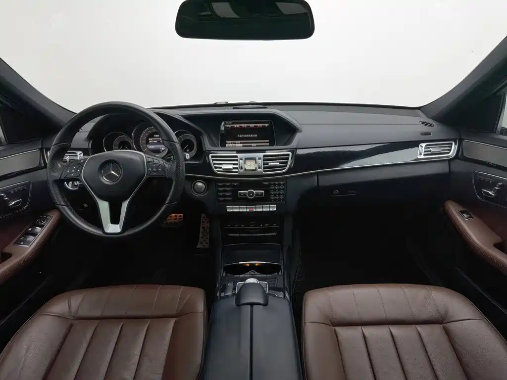 صورة 5 - Mercedes-Benz E-Class