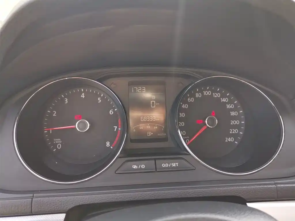 Volkswagen Lavida 2015 1.6L Manual Comfort Edition фото 12