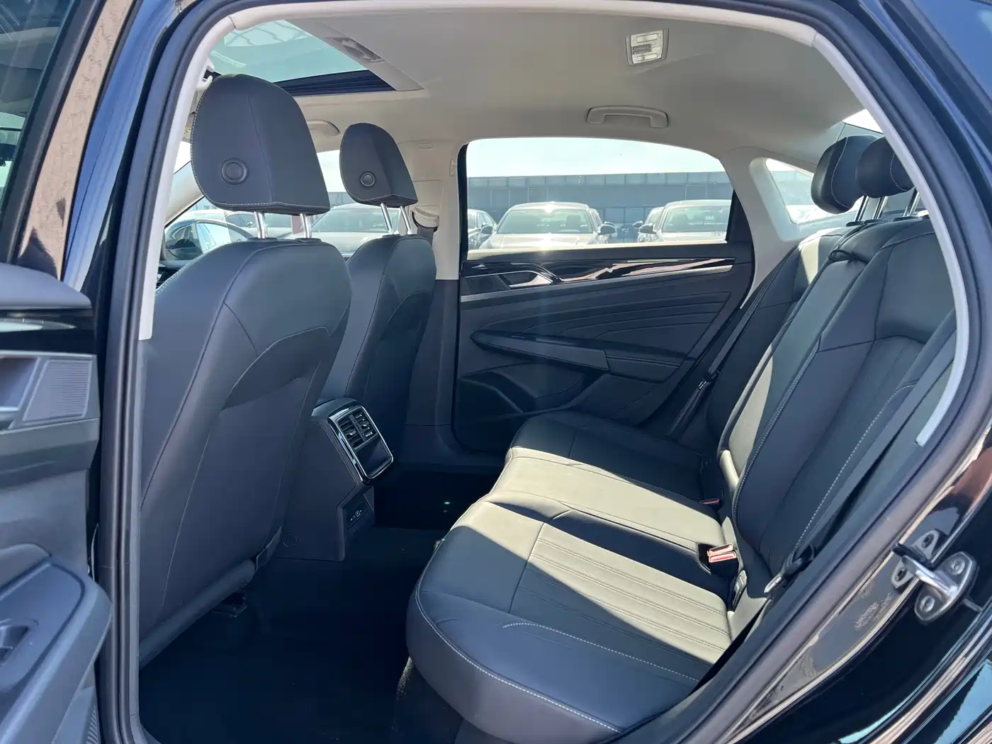 Volkswagen Passat 2024 280TSI Business Edition фото 9