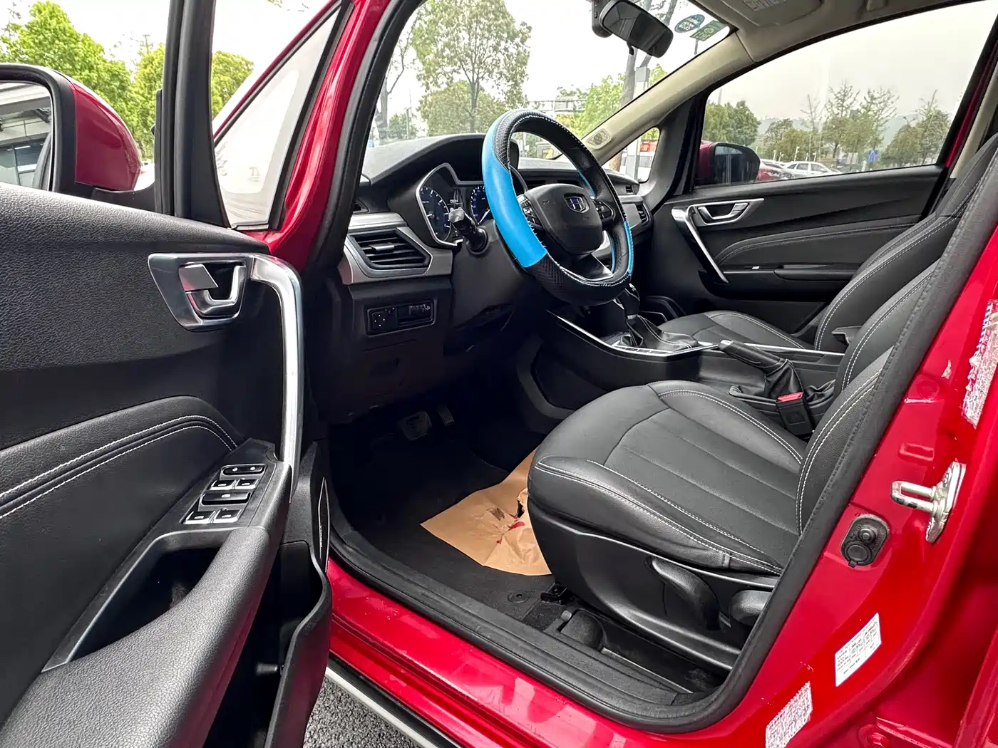 Фото 9 - Geely Vision X3