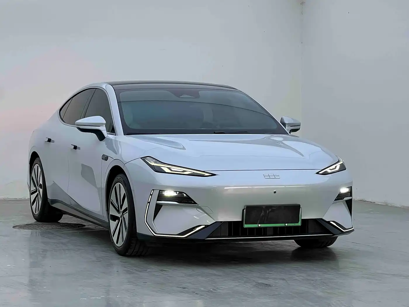 Geely Galaxy Galaxy E8 2024 665km RWD Starship Voyager Edition фото 3