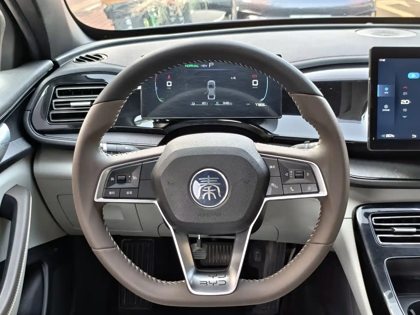 BYD Qin PLUS 2024 Glory Edition DM-i 55KM Leading фото 6