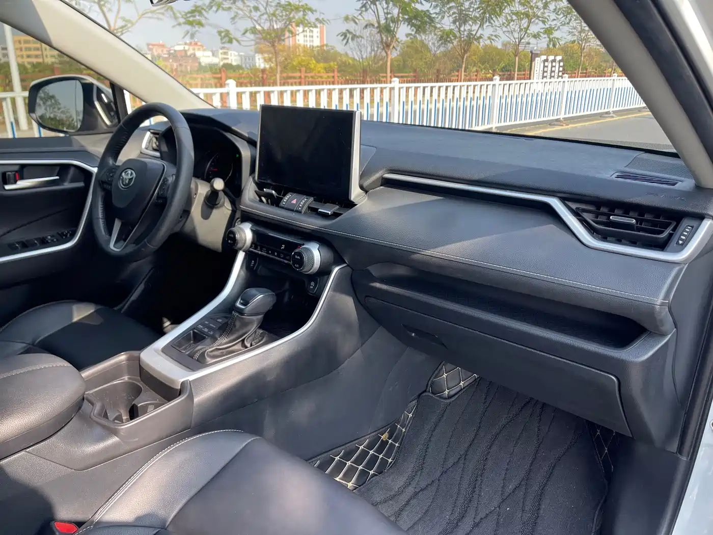 Toyota Wildlander 2022 2.0L CVT AWD Luxury Edition фото 7