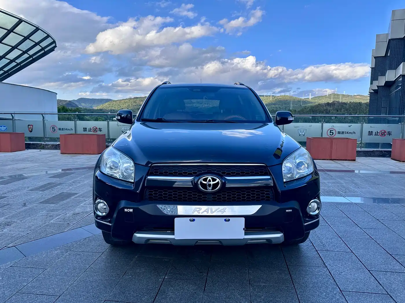 Toyota RAV4 Rongfang 2011 2.0L Manual Luxury Edition фото 2