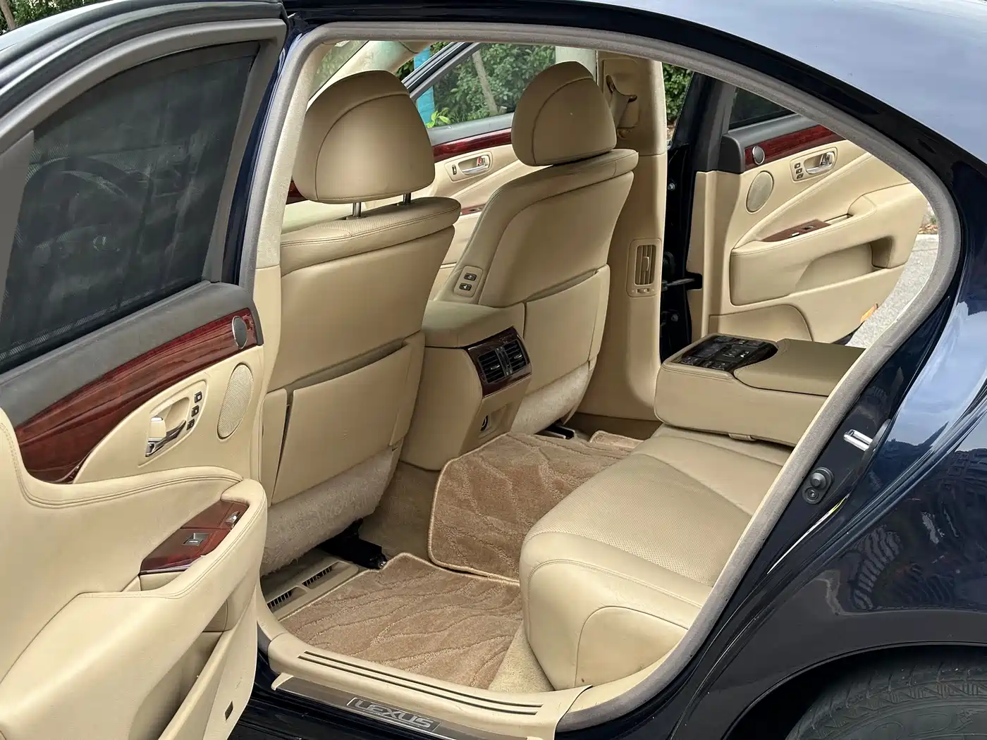 Фото 8 - Lexus LS