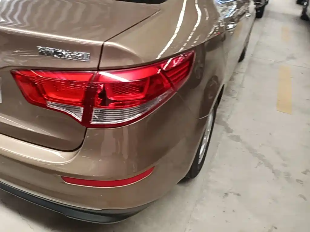 Kia K2 2017 2015 Sedan 1.4L AT GLS