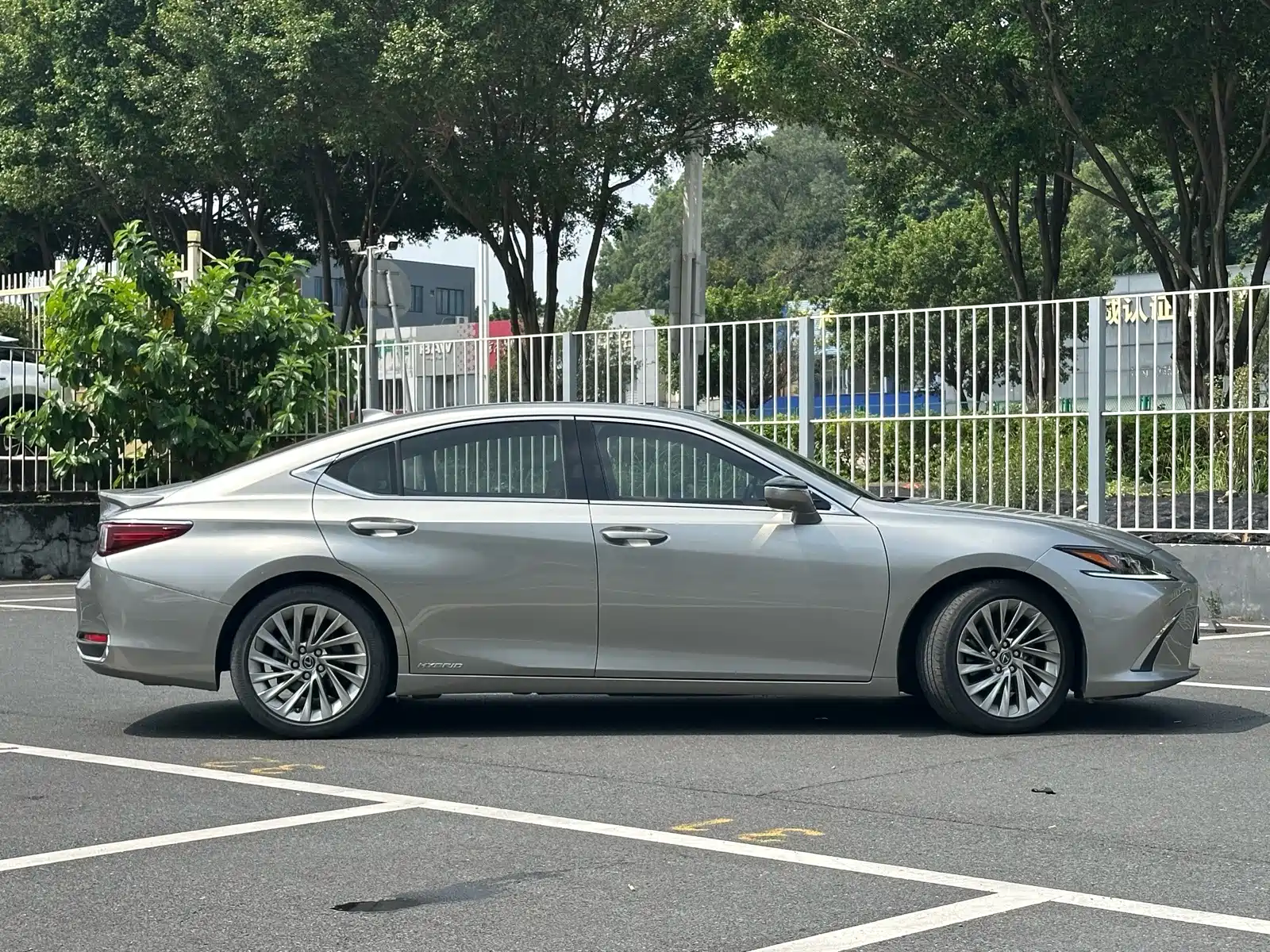 Фото 7 - Lexus ES