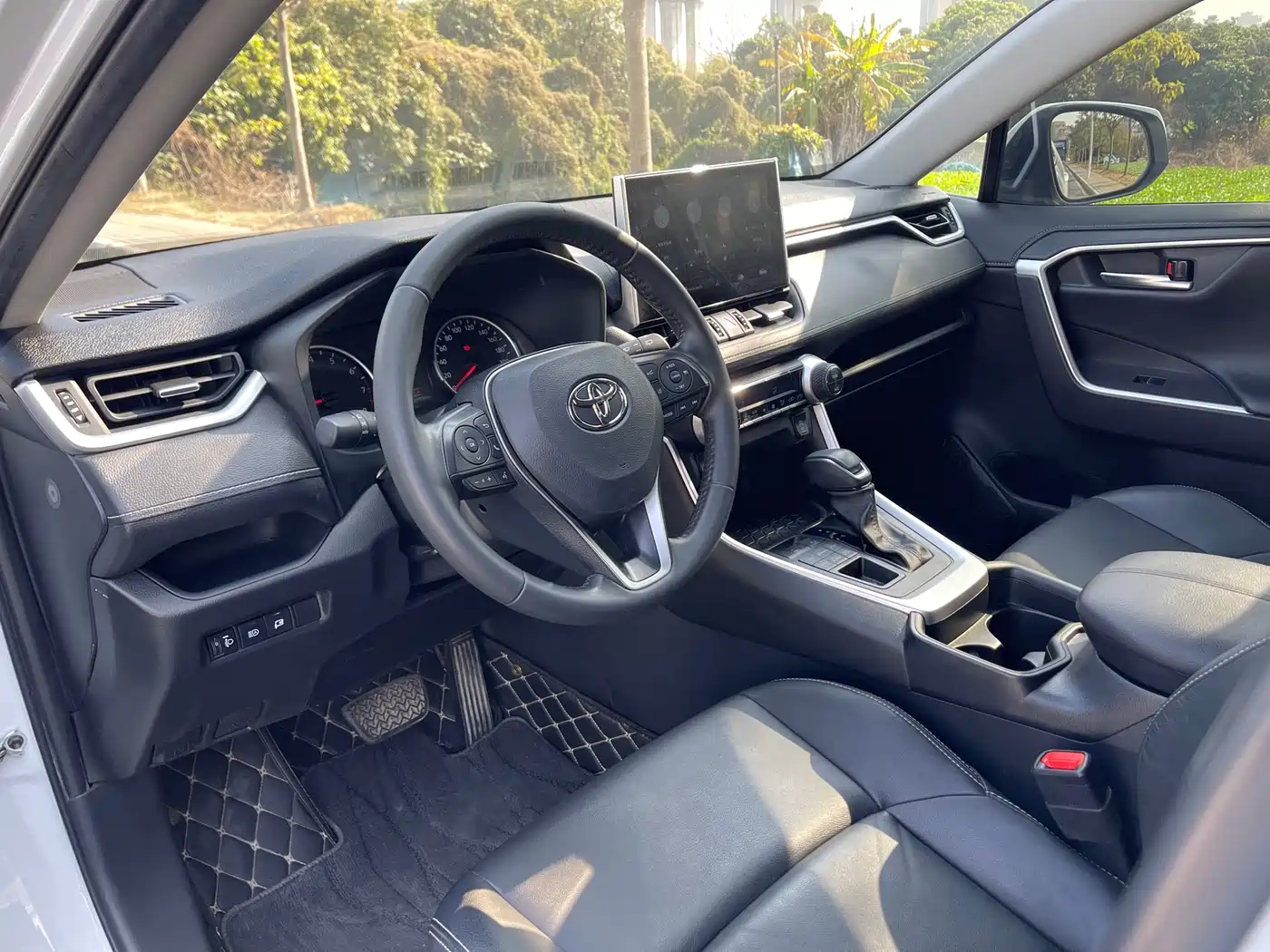 Toyota Wildlander 2022 2.0L CVT AWD Luxury Edition фото 18