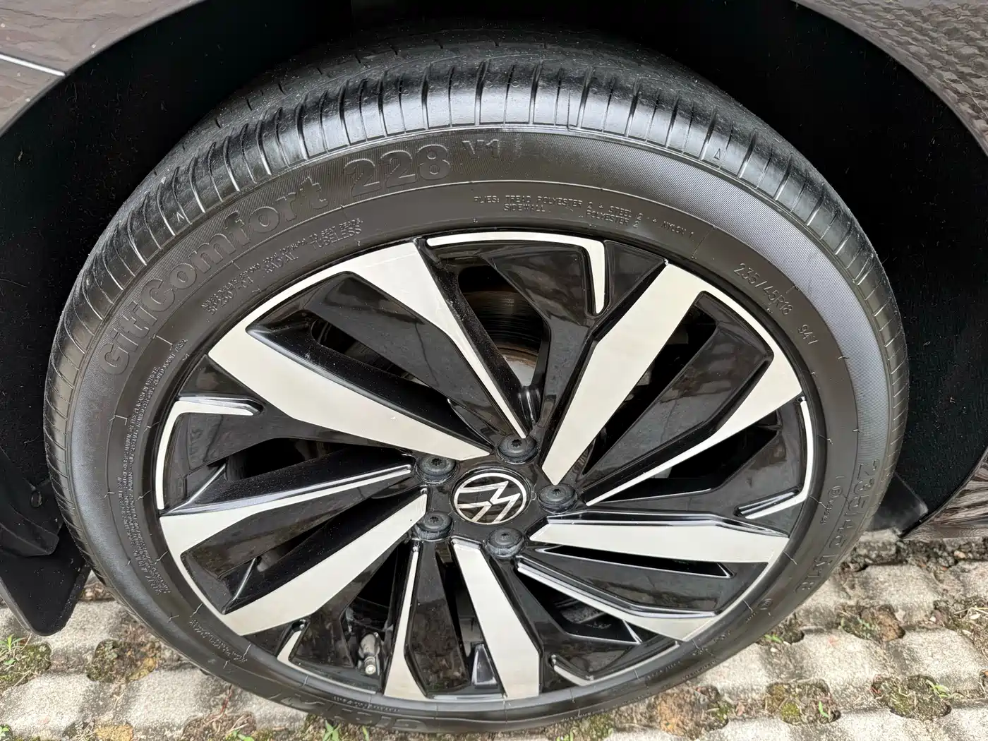 Volkswagen Passat 2022 330TSI Elite Edition фото 17