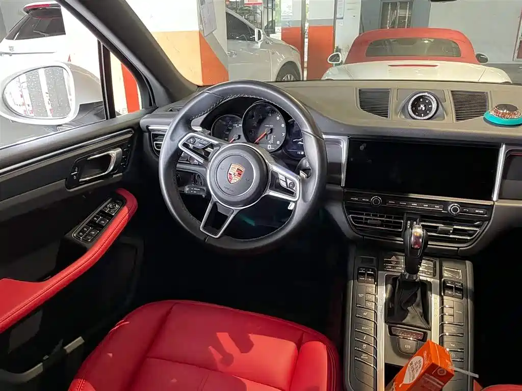 Porsche Macan 2018 Macan 2.0T фото 9
